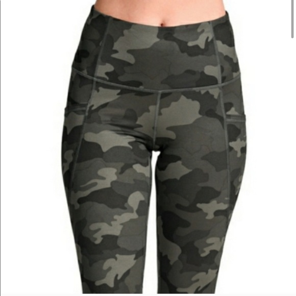 Active Life Army Green Camo Print Pocket Legging - Picture 2 of 7